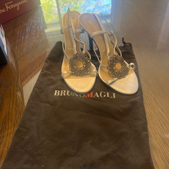 Bruno Magli size 7 heels! - Picture 4 of 6